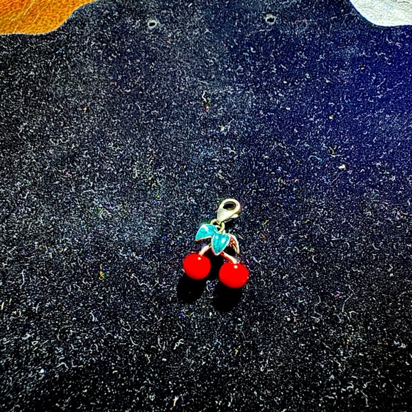 Retro cherry charm - Picture 5 of 5